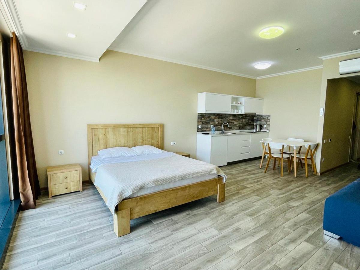 Balmaral Apart Hotel Батумі Екстер'єр фото