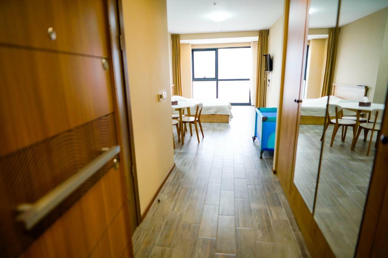 Balmaral Apart Hotel Батумі Екстер'єр фото